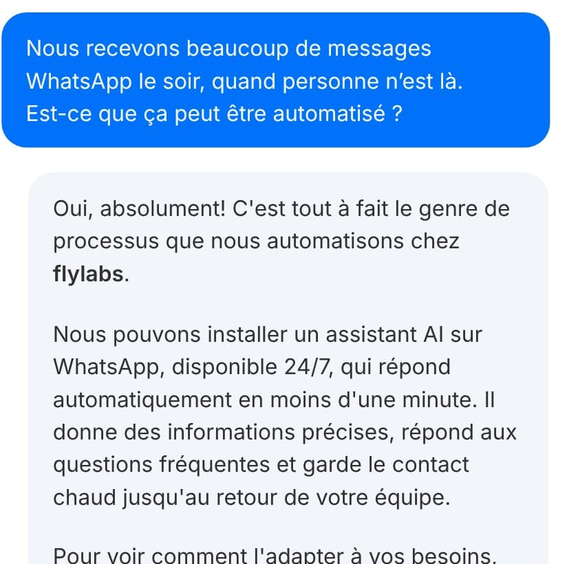 Conversation réelle avec l'assistant flylabs.ai : interrogé sur les messages WhatsApp du soir, il explique qu'un assistant IA peut les gérer 24 h/24, 7 j/7.